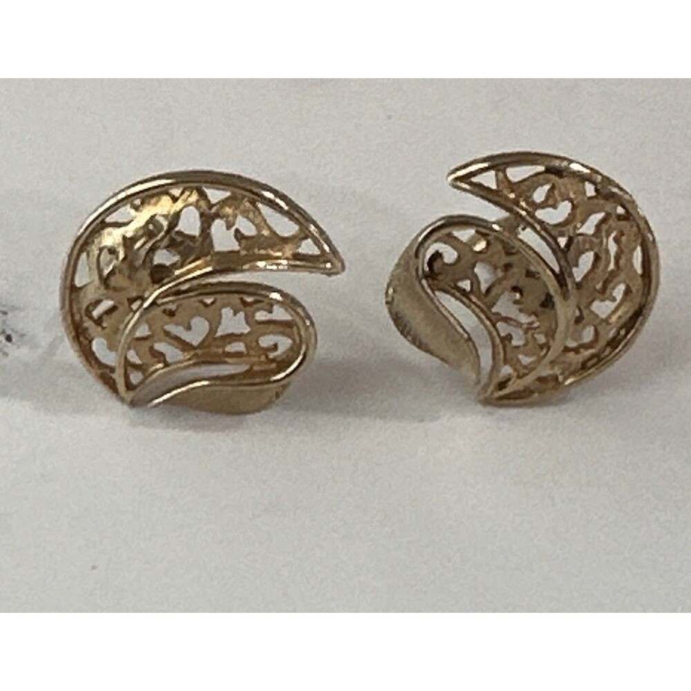 Vintage Gold Tone Filigree Clip On Earrings Swirl Leaf Openwork Retro